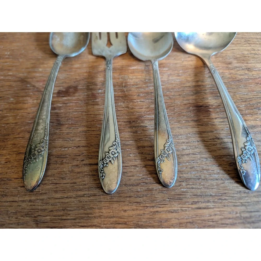 Oneida Community Tudor Plate Queen Bess II Silverware Set 4pc Floral Fork Spoons